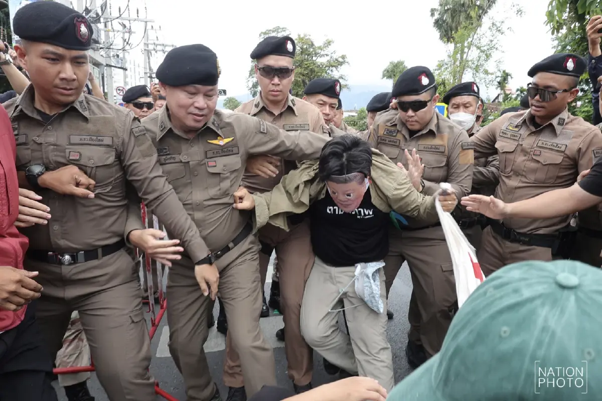 ระทึก! ปะทะหน้าสถานกงสุลจีน เจ็บ 2 ประท้วงเหมืองเมียนมาปล่อยสารพิษลงแม่น้ำ