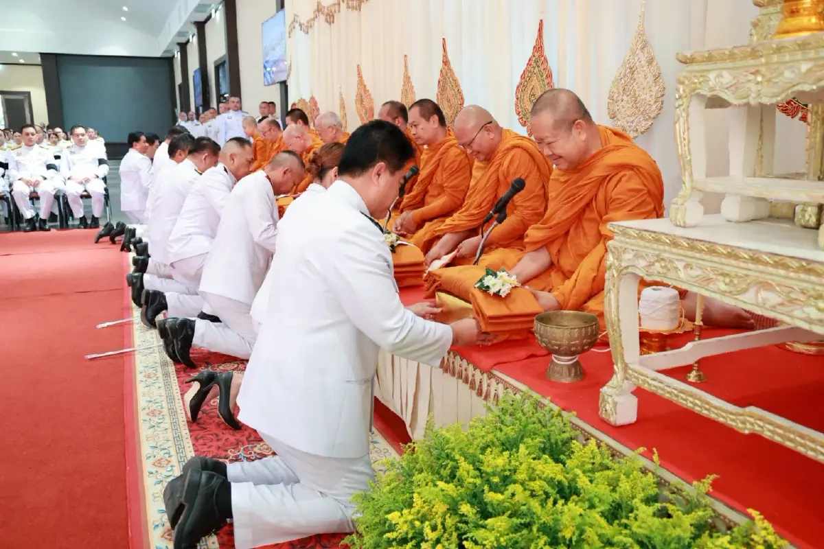 เจริญพระพุทธมนต์ ทำบุญตักบาตร ถวายสัตย์ปฏิญาณ วันเฉลิมพระชนมพรรษา ร.10