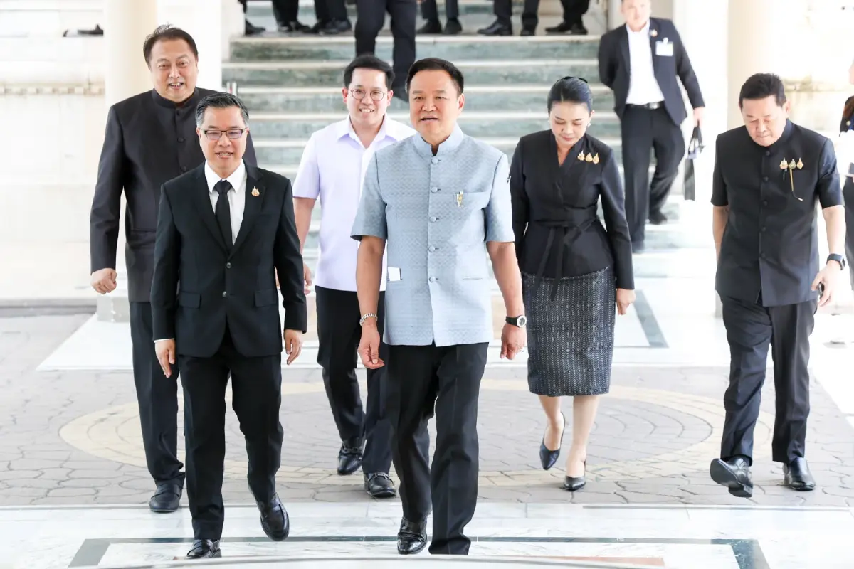 กลิ่นปรับครม.‘โกงสอบ’วัดเคพีไอ'รัฐบาล-อนุทิน' ล่า‘ไอ้โม่ง-ตัดตอน?’