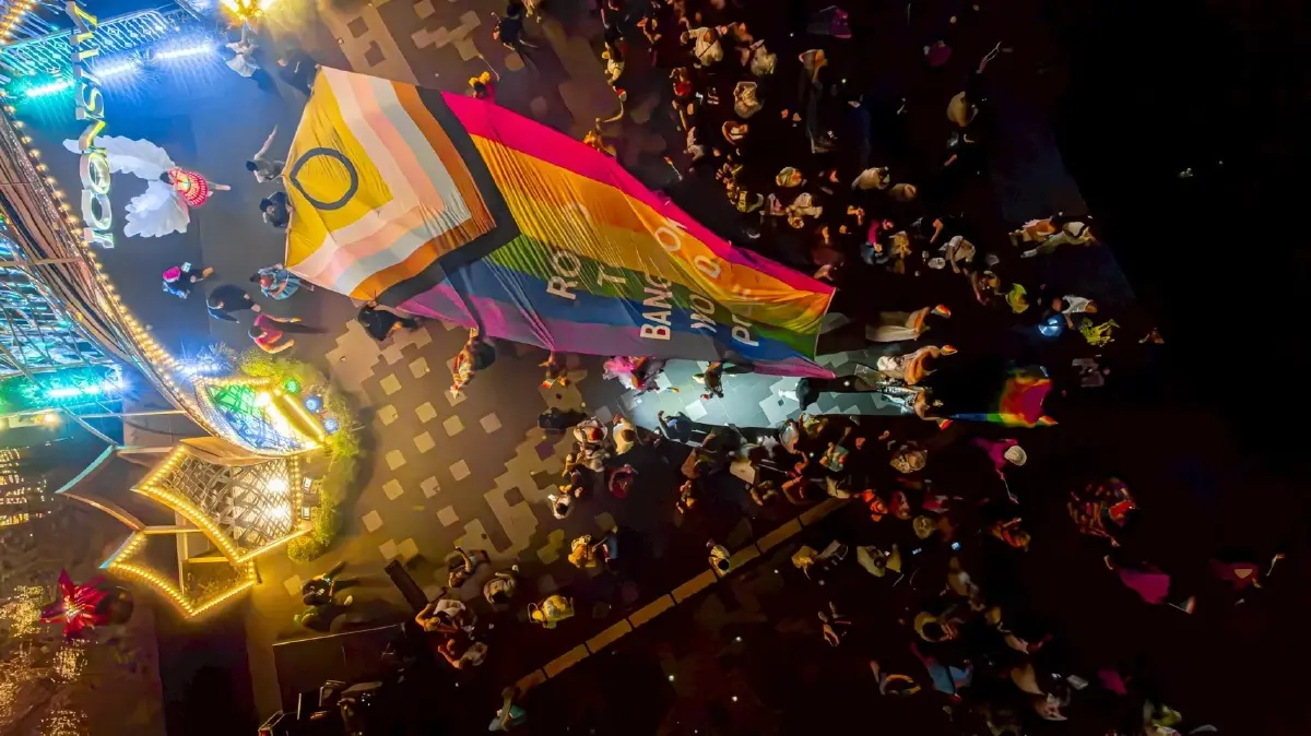 ไอคอนสยาม ปิดฉาก Pride Month โชว์โดรน-พลุสีรุ้ง หนือแม่น้ำเจ้าพระยา ตอกย้ำไทยสู่ World Pride 2030