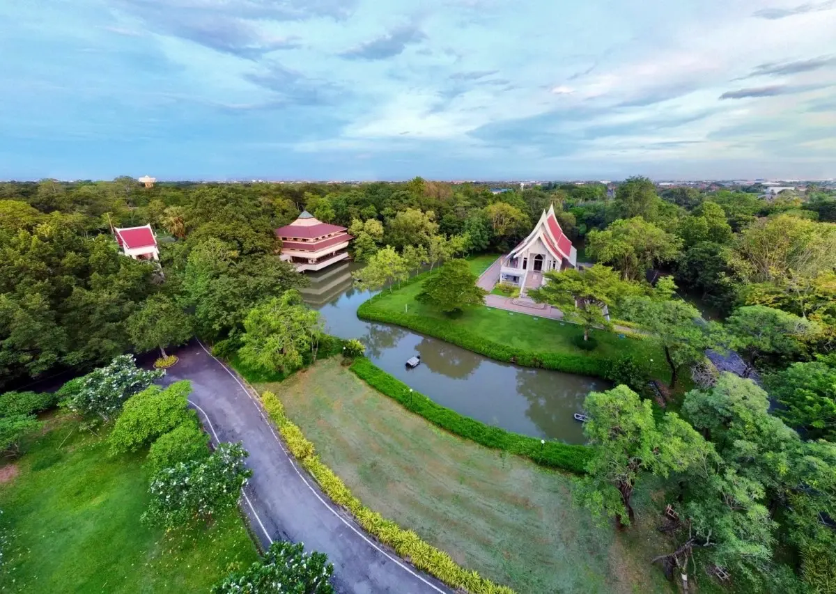4 สถานที่ท่องเที่ยวและพักใจทางธรรม ใต้ร่มเงาต้นไม้ใหญ่