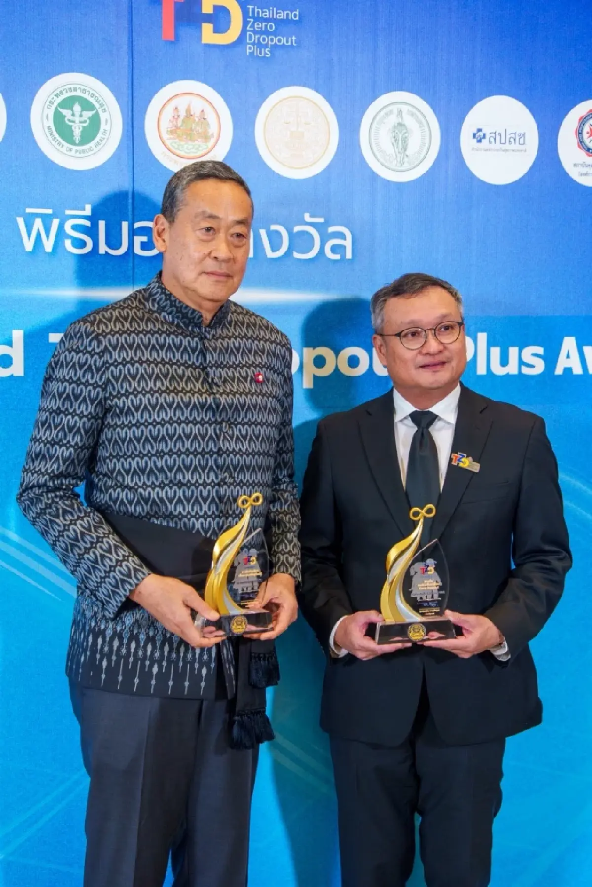 อดีตนายกฯ เศรษฐา ทวีสิน จากแสนสิริคว้ารางวัลเกียรติยศผู้นำ Zero Dropout วาระแห่งชาติ