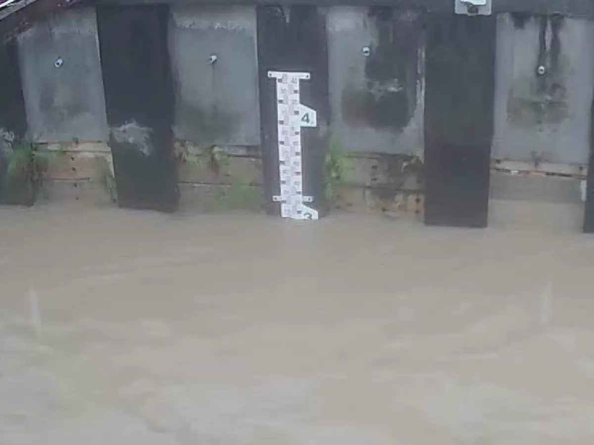ด่วน! ภูเก็ตฝนตกหนัก สั่งยกของขึ้นที่สูง คลองบางใหญ่ ทะลัก 3 เมตร