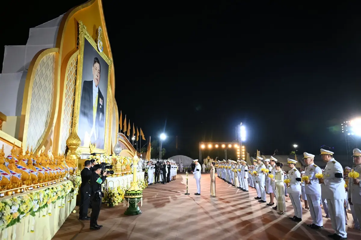 นายกฯ เป็นประธานพิธีถวายเครื่องราชสักการะ-จุดเทียนถวายพระพรชัยมงคล เนื่องในวันเฉลิมพระชนมพรรษา