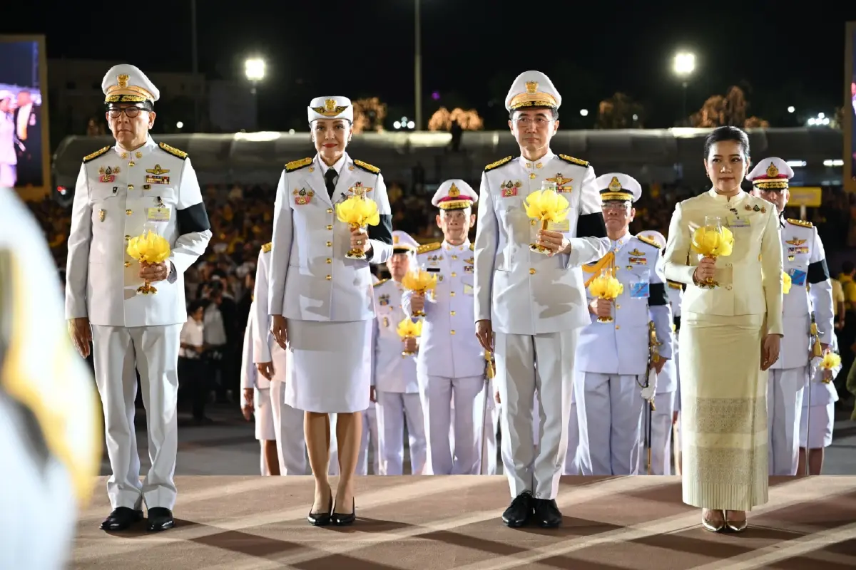 นายกฯ เป็นประธานพิธีถวายเครื่องราชสักการะ-จุดเทียนถวายพระพรชัยมงคล เนื่องในวันเฉลิมพระชนมพรรษา