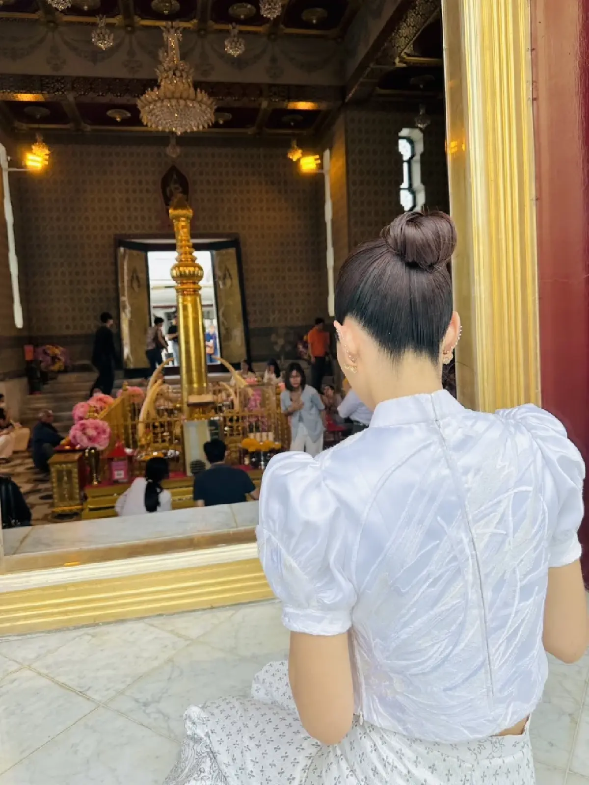 'หนิง ปัทมา' เข้าวัดพระแก้ว-ศาลหลักเมือง สาบานยืนยันความบริสุทธิ์ใจ