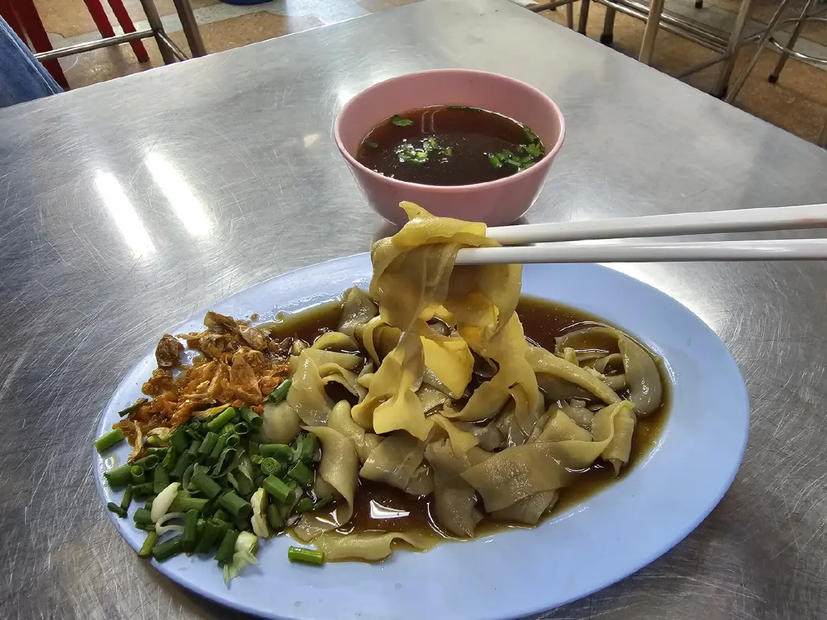 'ก๋วยเตี๋ยวเป็ดนายเล้า'  ไส้เป็ดนุ่มละมุน น้ำซุปหอมกรุ่น