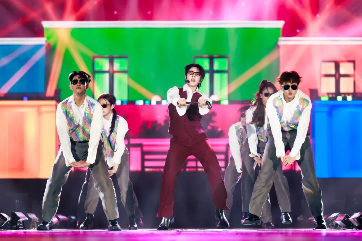 'เอิร์ท-มิกซ์-เฟิร์ส-ข้าวตัง-บุ๋น-เปรม' จัดโชว์ฟีลแฟนใน FEEL FAN FUN PARTY CONCERT