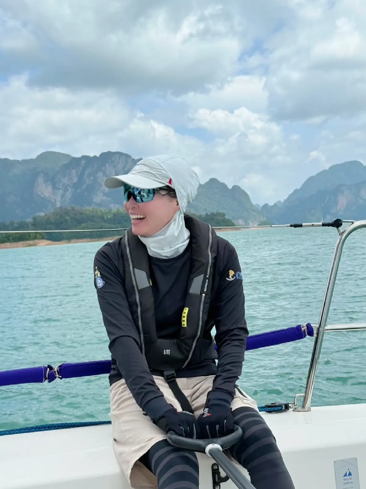 พระราชินี ทรงเรือใบ THA48 ในกิจกรรมเฉลิมพระเกียรติฯ ณ เขื่อนรัชชประภา