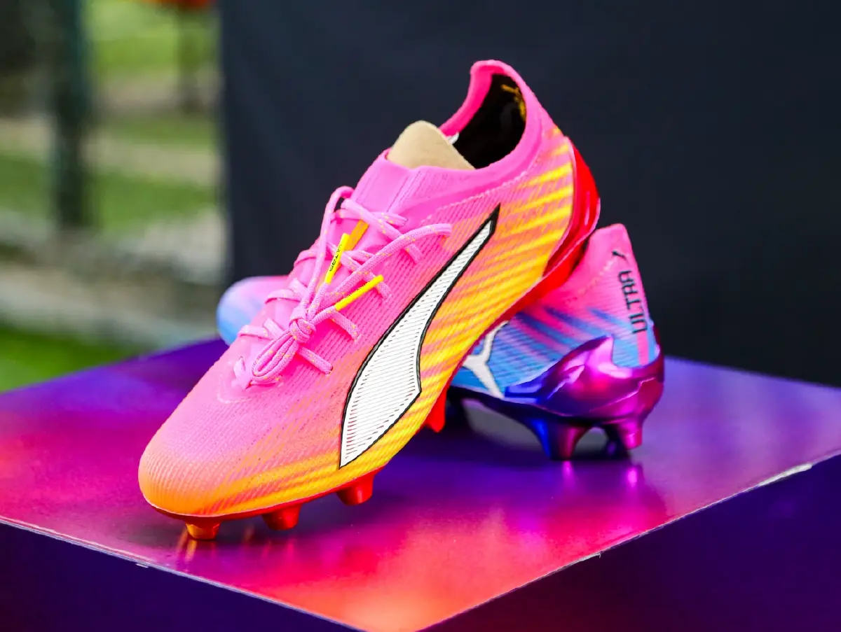 ทำไมต้องชมพู? ภายใต้เทรนด์รองเท้าฟุตบอลโลกสีชมพู PUMA ซ่อนอะไร?