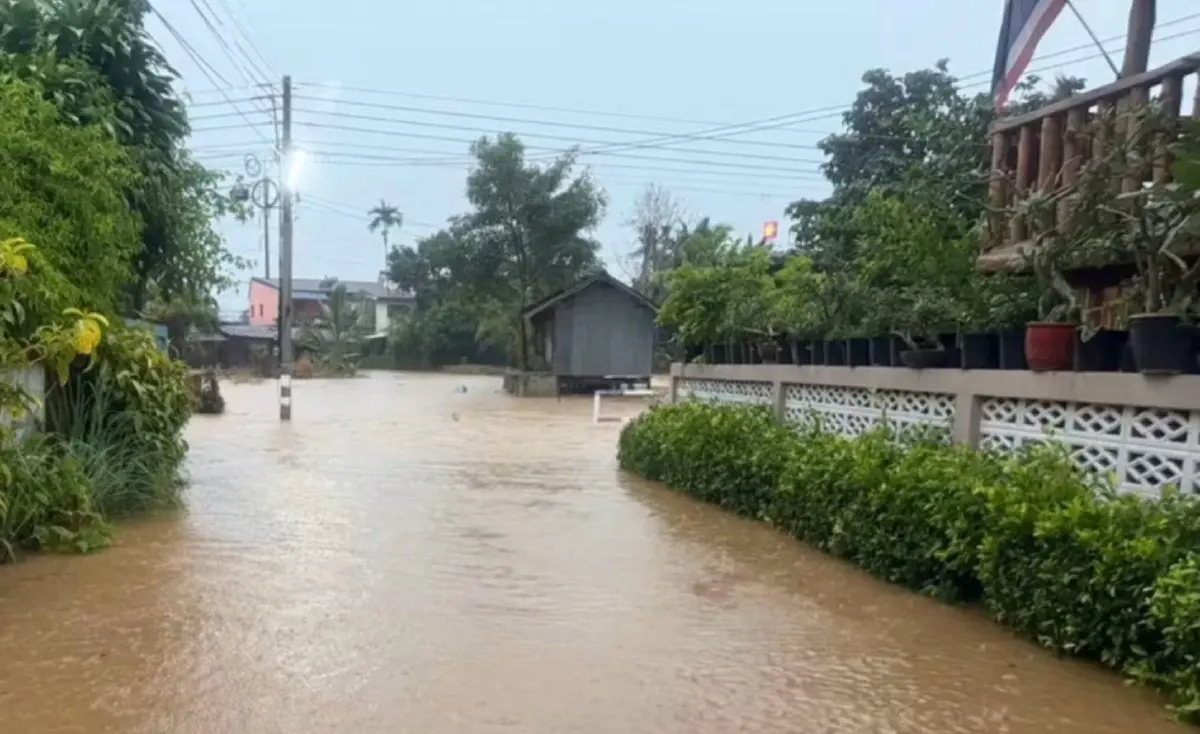 เวียงป่าเป้า น้ำป่าล้น ลำห้วยเวียง ท่วม 2 ชุมชน พบกลุ่มฝนจ่อซ้ำอีก