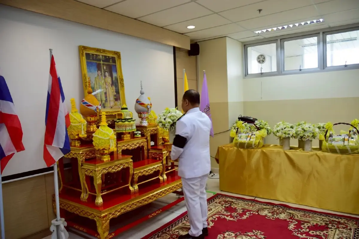 ในหลวง ทรงรับผู้บาดเจ็บ-เสียชีวิต เหตุรถชนพระธุดงค์ มุกดาหาร ไว้ในพระบรมราชานุเคราะห์