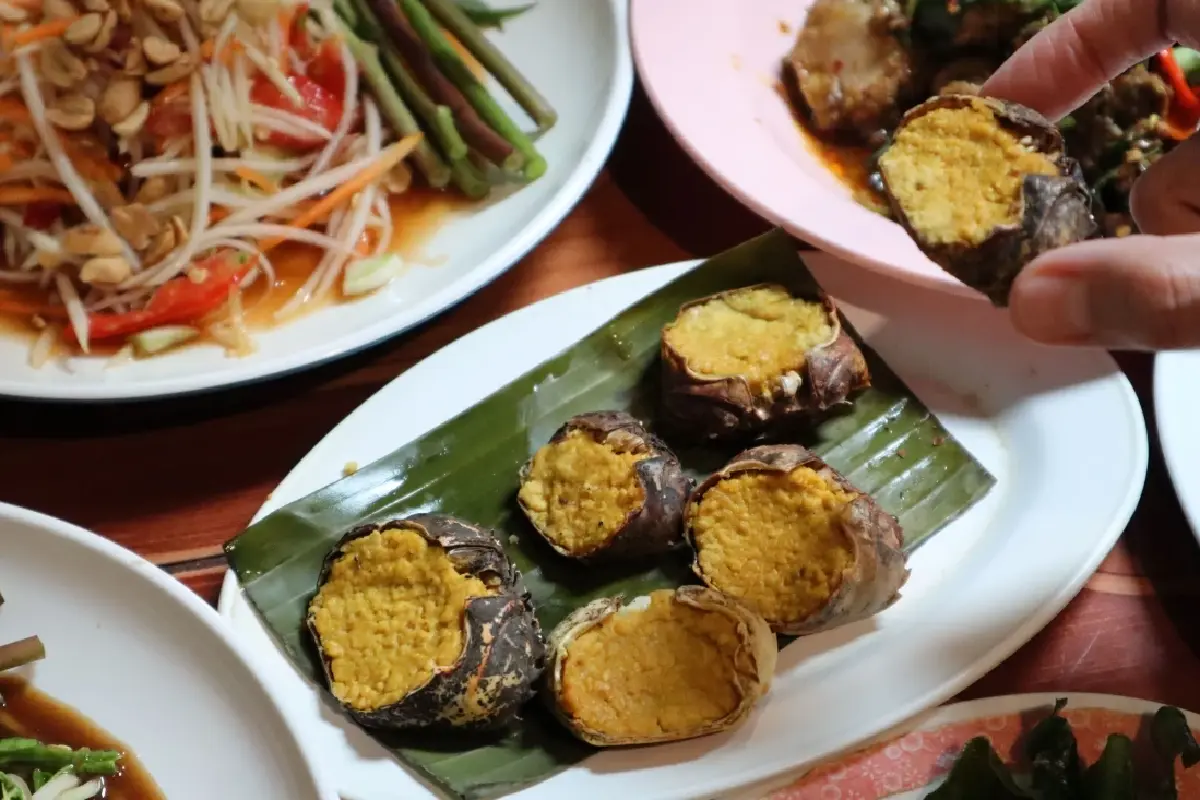 จาก "ลาบไก่" ถึง "ขนมเกลือ" อาหารเหนือมื้อง่ายๆ แบบคน ‘เชียงใหม่’