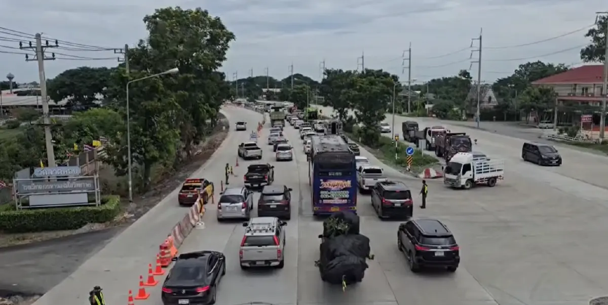 หนีได้หนี! ทล.340 ขาออกสุพรรณบุรี รถติดมาก 3 กม. ในวันหยุดยาว