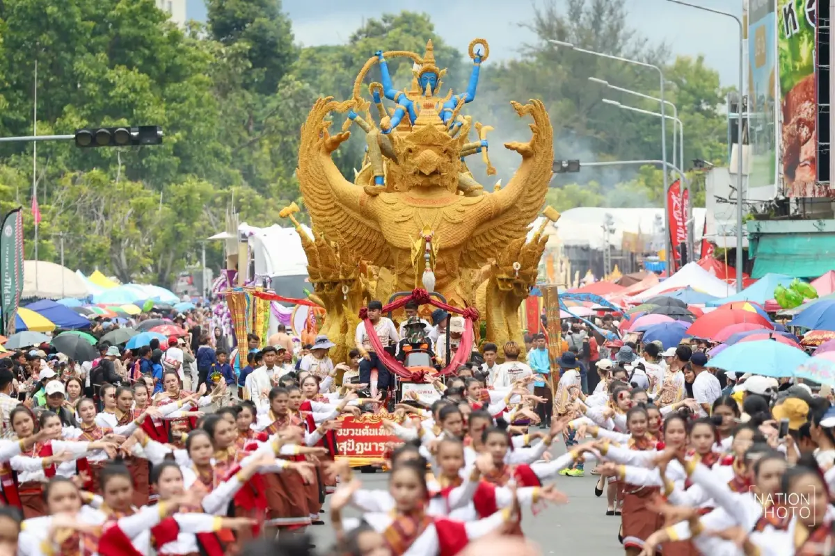 สุดวิจิตร! แห่เทียนพรรษาอุบลราชธานี 2569 ยิ่งใหญ่ฉลอง 125 ปี นักท่องเที่ยวแห่ชมเนืองแน่น