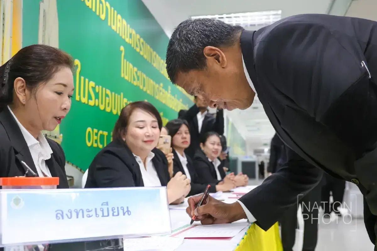 'ชัชชาติ' รับหนังสือรับรองผู้ว่าฯ กทม.ลุย 100 วันแรก ดัน 261 นโยบาย