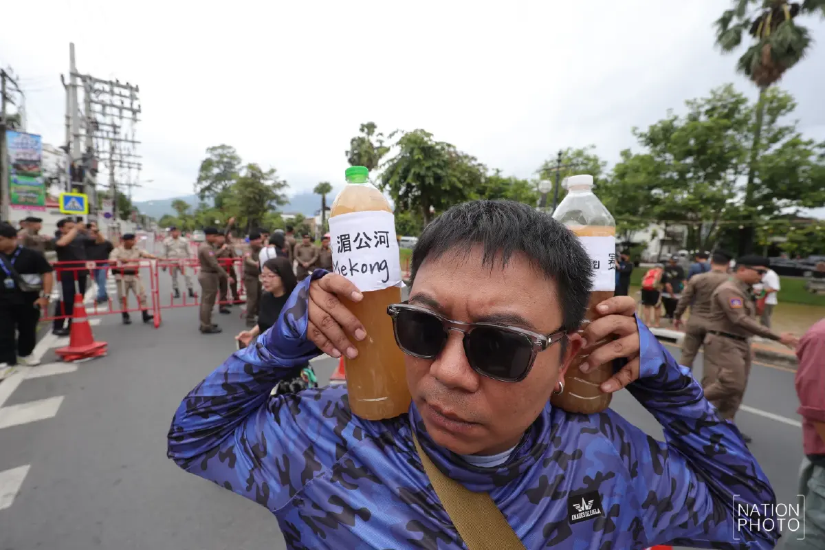 ระทึก! ปะทะหน้าสถานกงสุลจีน เจ็บ 2 ประท้วงเหมืองเมียนมาปล่อยสารพิษลงแม่น้ำ