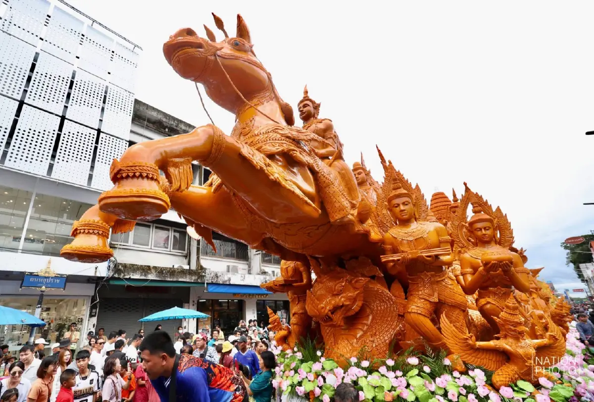สุดวิจิตร! แห่เทียนพรรษาอุบลราชธานี 2569 ยิ่งใหญ่ฉลอง 125 ปี นักท่องเที่ยวแห่ชมเนืองแน่น