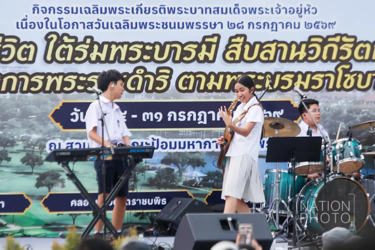 แฟนคลับทะลัก 'เนเน่ รอยัล' ระเบิดความสนุก งานสายน้ำแห่งชีวิต