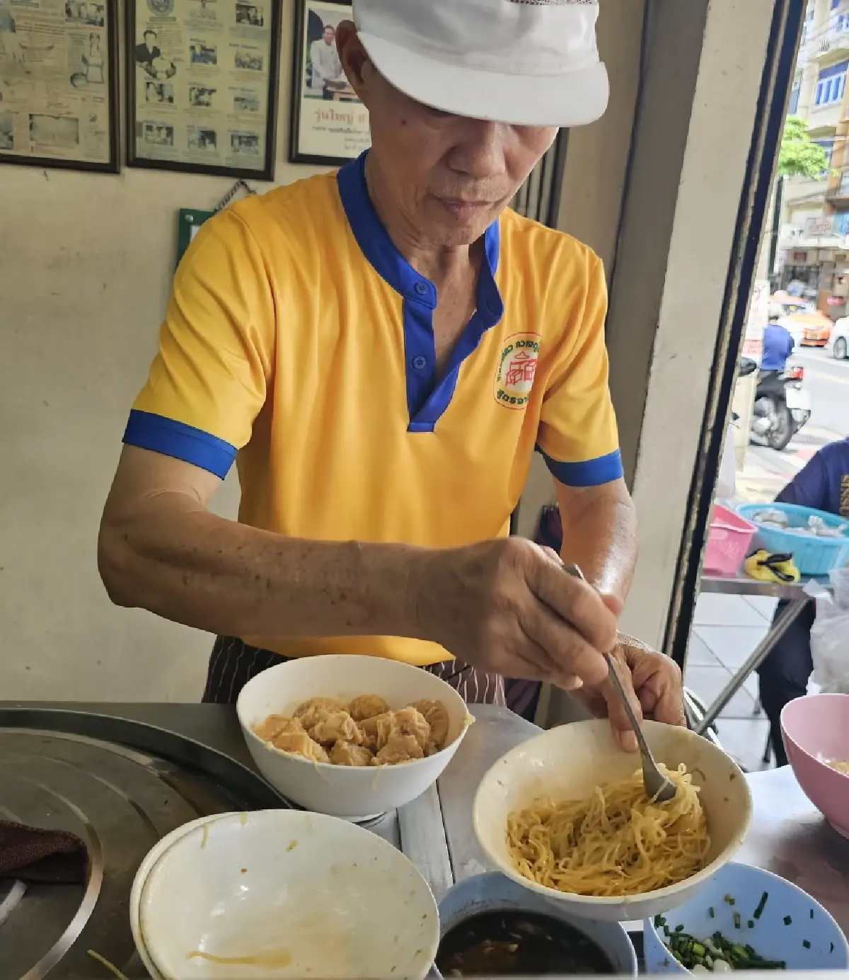 ‘บะหมี่เกี๊ยว กวางตุ้ง 2451’ บะหมี่ทำเอง เกี๊ยวกุ้ง อร่อยเต็มคำ