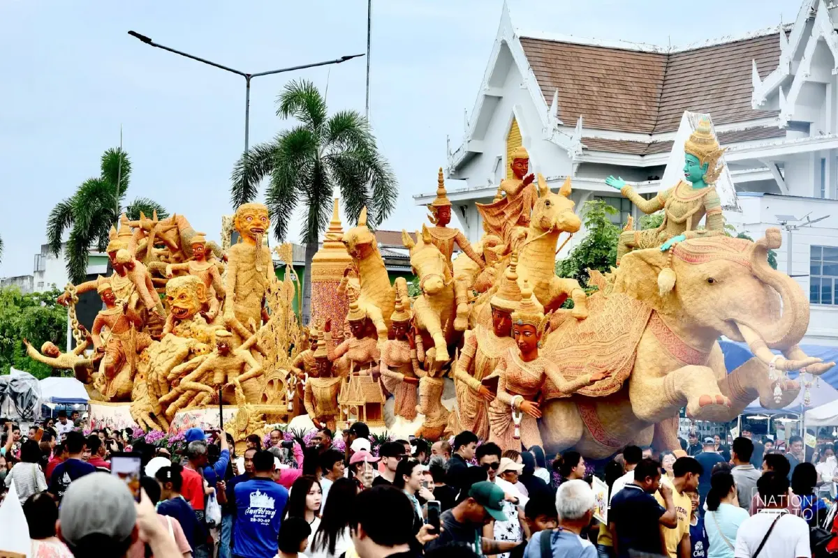 สุดวิจิตร! แห่เทียนพรรษาอุบลราชธานี 2569 ยิ่งใหญ่ฉลอง 125 ปี นักท่องเที่ยวแห่ชมเนืองแน่น