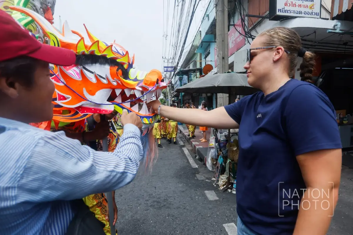 จัดใหญ่ แห่เทียนพรรษา 9 วัด ตลาดพลู สืบสานวัฒนธรรมวันเข้าพรรษา 2569