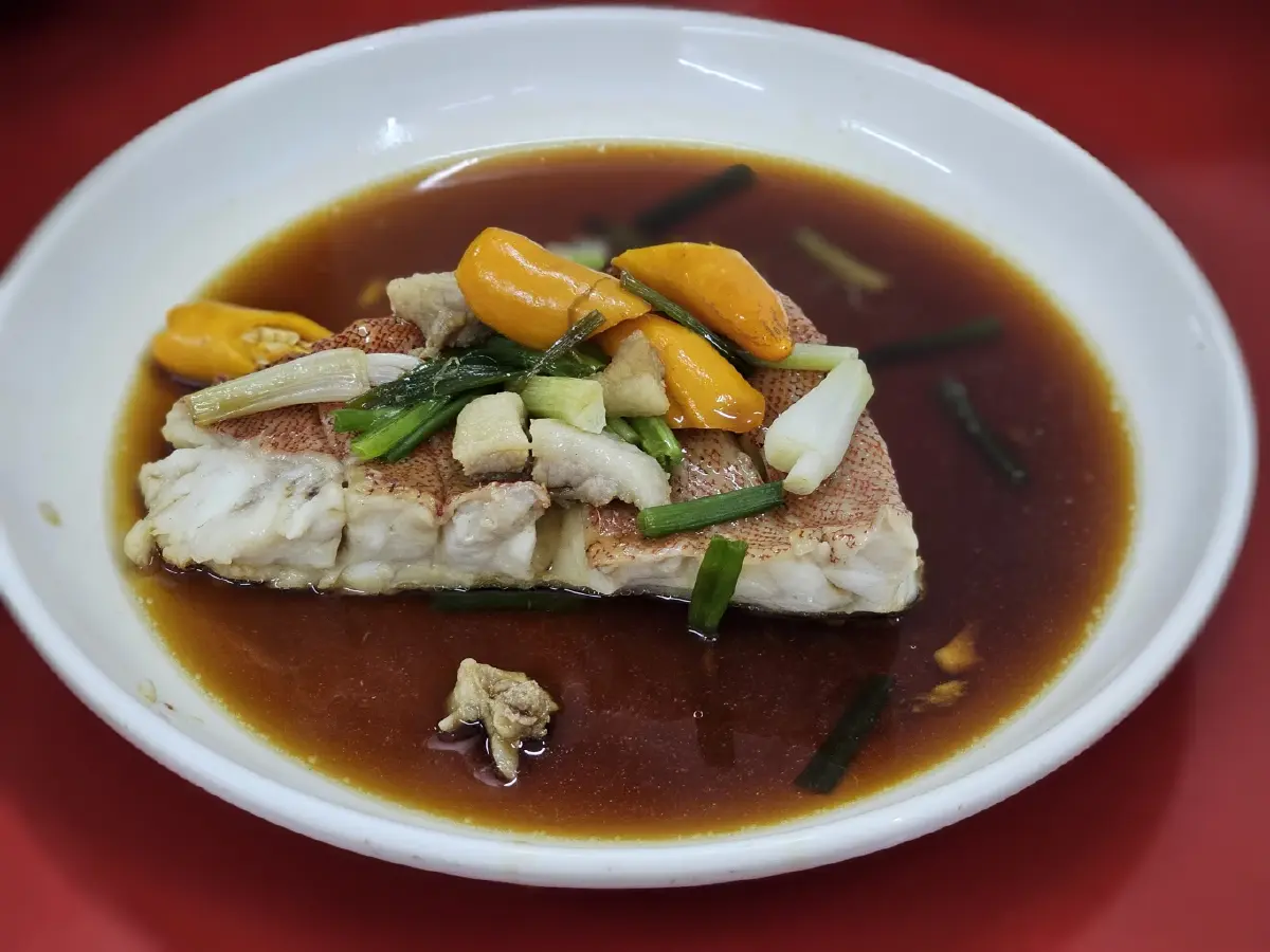 เฮียเว้ง (ติกฮะ) ข้าวต้มในตำนาน 100 ปี อร่อย 'ย่านสะพานเหล็ก'