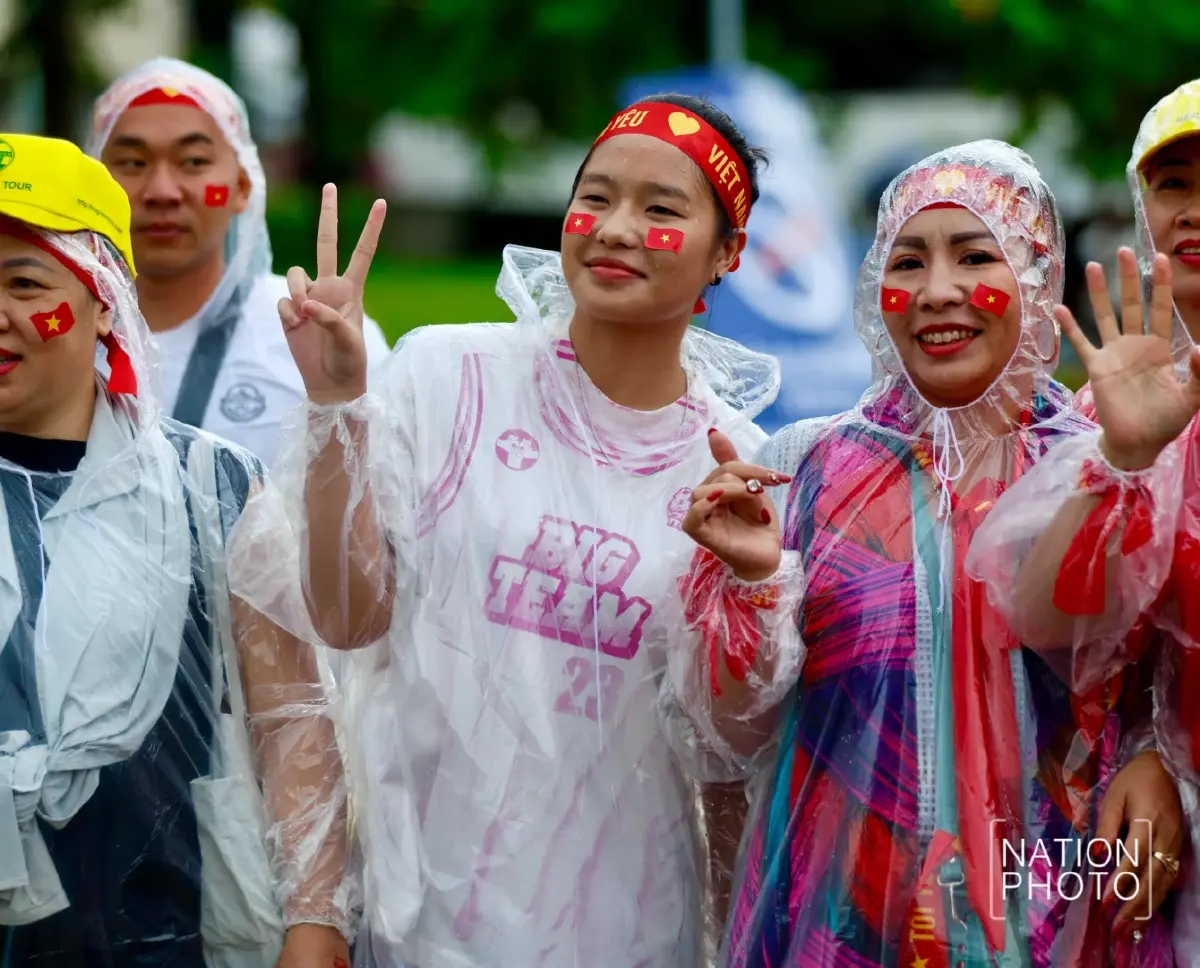 คึกคัก! แฟนบอลไทย-เวียดนามฝ่าฝนแน่นราชมังฯ ลุ้นชิง ASEAN Cup 2026 นัดแรก