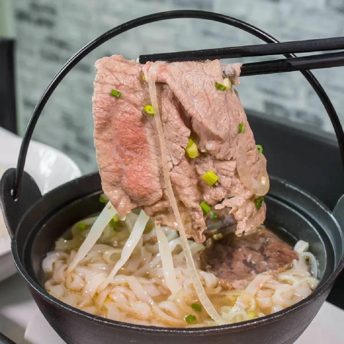 ‘อาหารเวียดนามแท้’ ร้านลับในลานจอดรถ ‘Vietnamese and more’