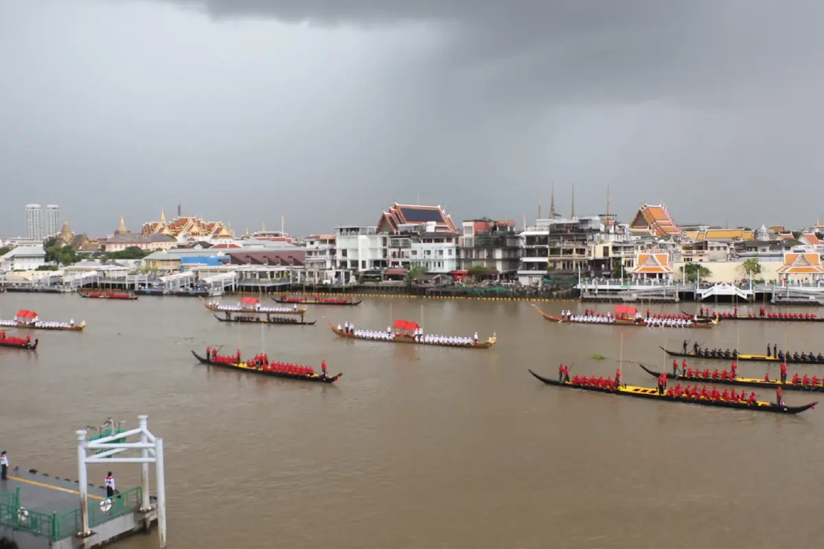 ประมวลภาพ ซ้อมย่อยวันแรก'ขบวนพยุหยาตราทางชลมารค' กำลังฝีพาย 2,200 นาย เรือ 52 ลำ