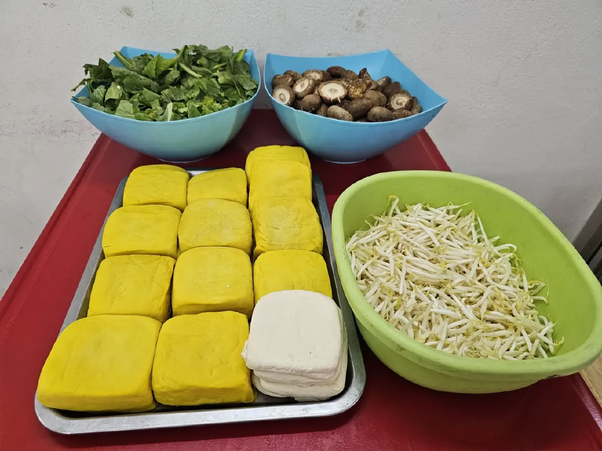 เฮียเว้ง (ติกฮะ) ข้าวต้มในตำนาน 100 ปี อร่อย 'ย่านสะพานเหล็ก'