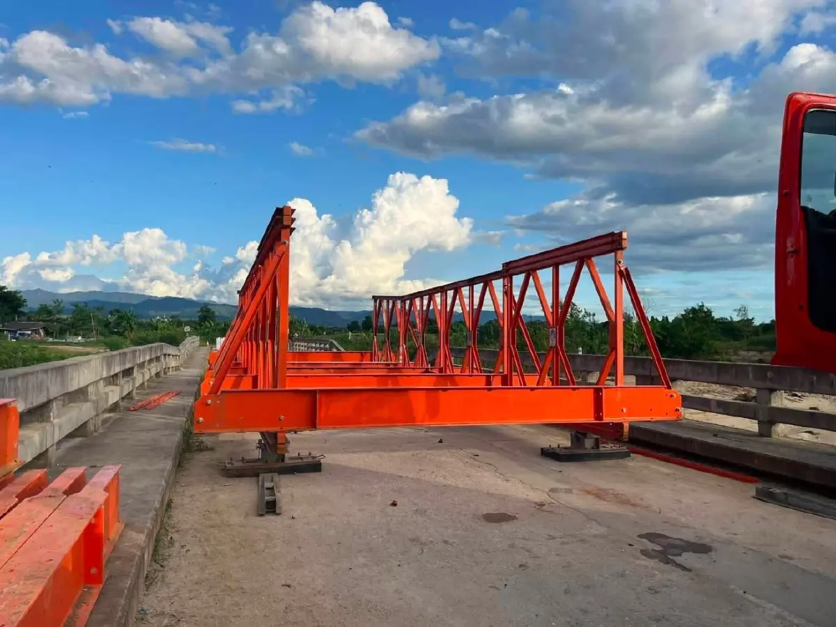 ปภ. เร่งติดตั้ง สะพานเบลีย์ เชื่อมบ้านป่าแดด-ทุ่งฟ้าผ่า เชียงราย เปิดสัญจร 19 ส.ค.นี้