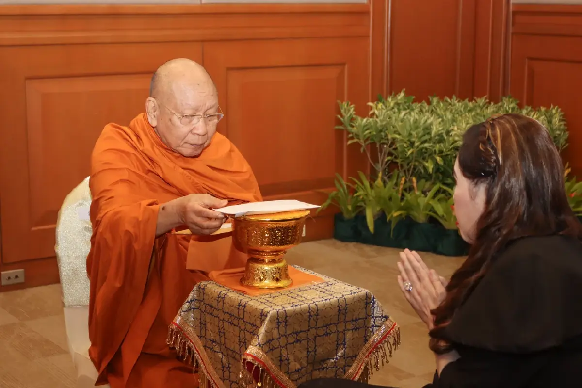 กรมพระศรีสวางควัฒน ทรงรับการทูลเกล้าฯ ถวายเงิน 'กองทุนหทัยทิพย์'