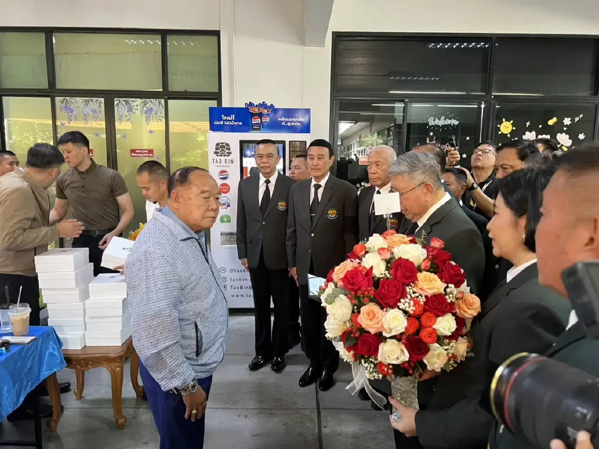 'ลุงป้อม‘ เปิดมูลนิธิฯเบิร์ธเดย์ 81 ปี  ’ตรีนุช'โผกอด สยบ พปชร.แตก