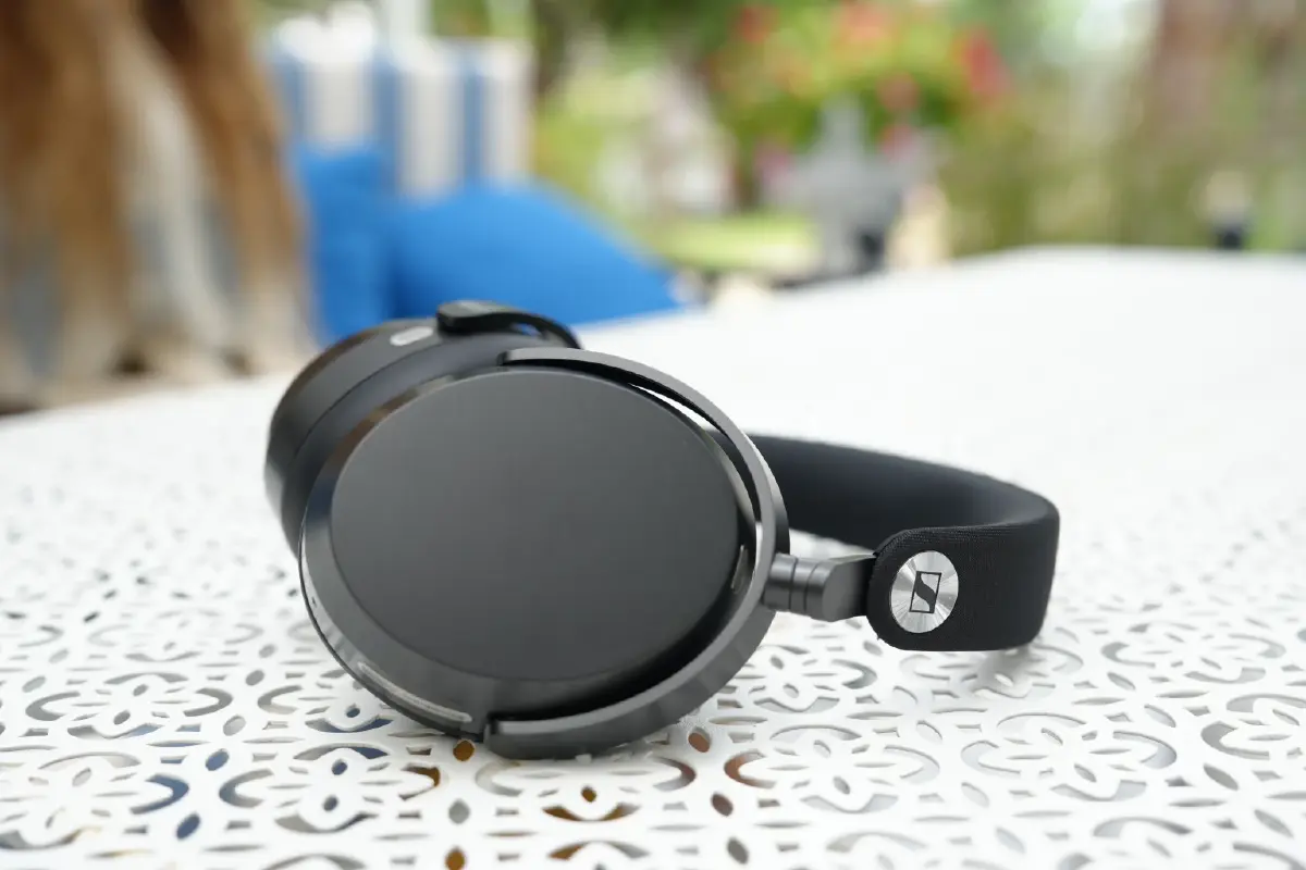 เสียงดี เปลี่ยนแบตได้! รีวิว 'Sennheiser MOMENTUM 5 Wireless' หูฟังเสียง Hi-Res แบตอึด 57 ชม. เปลี่ยนแบตได้เอง