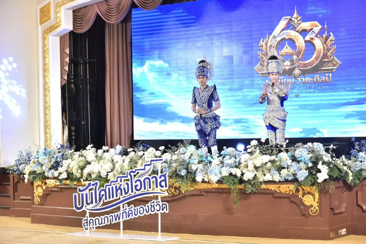 'สุขสมรวย' ชู 'ระเบียบวาทะศิลป์' ต้นแบบสมาชิกกองทุนหมู่บ้าน นำเงินกู้ต่อยอดอาชีพ