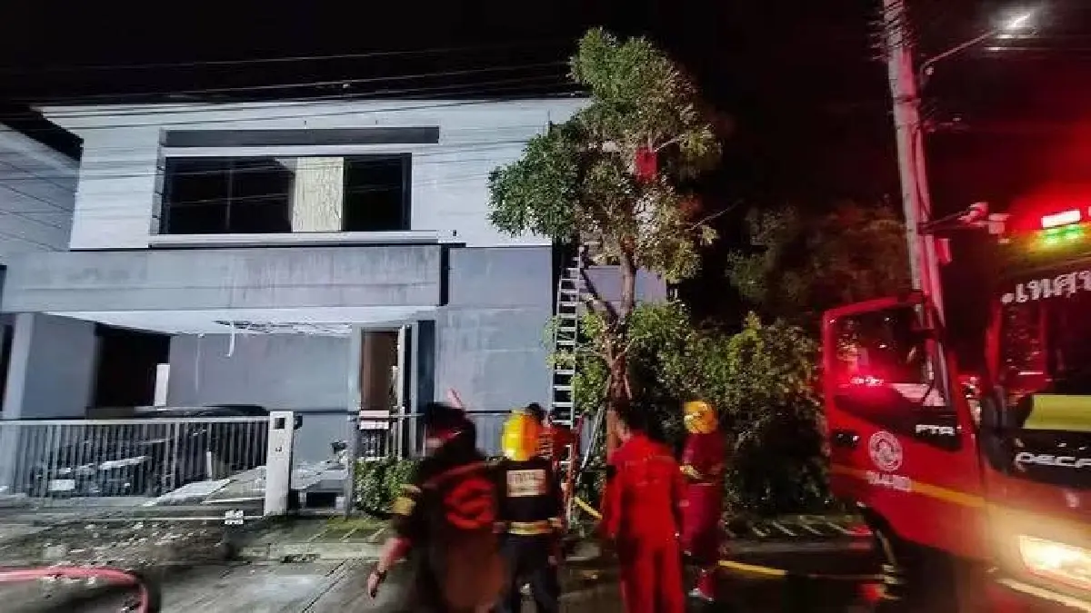 ไฟไหม้บ้าน นนทบุรี เสียชีวิต 2 คน เร่งช่วยชีวิตแมวนับสิบถูกรมควัน