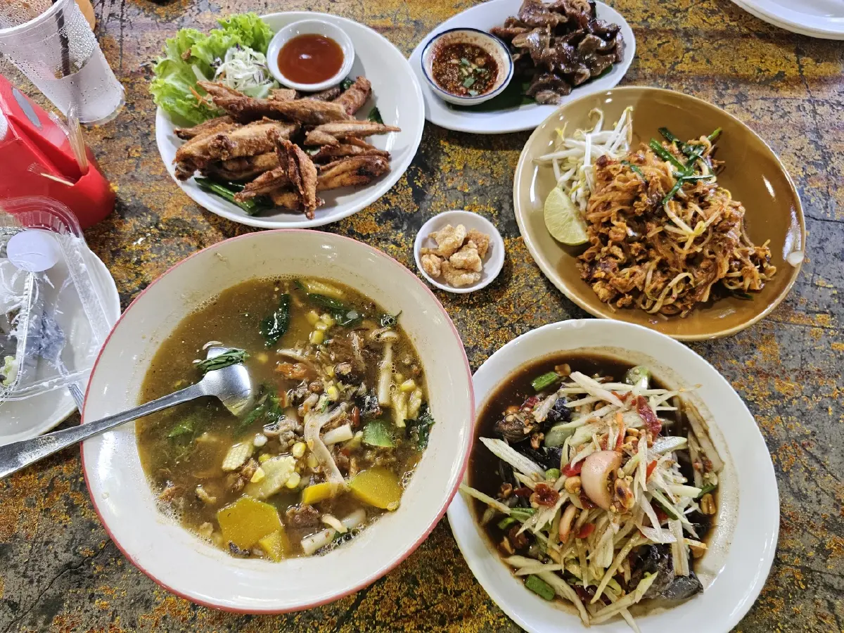 ‘ครัวบ้านเราเอง เขาใหญ่’ อาหารไทย-อีสาน รสมือแม่ แซ่บหลาย