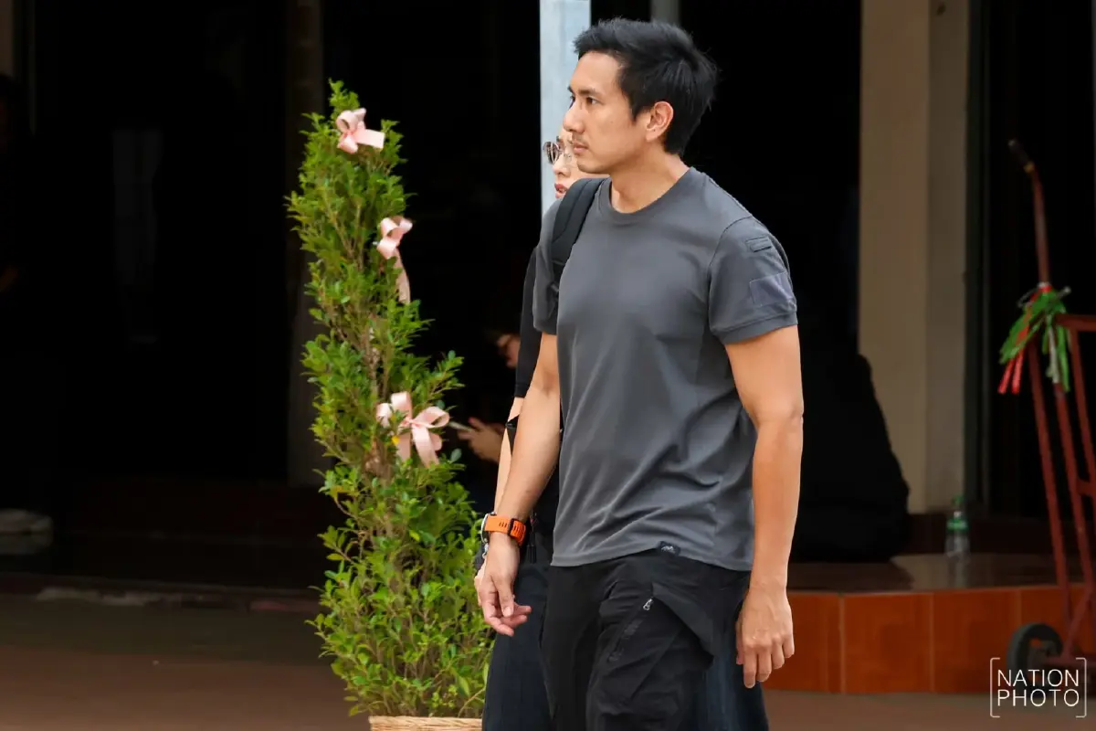 สุดเศร้า! พิธีฌาปนกิจ "เร แม๊คโดแนลด์" เพื่อนในวงการ-แฟนคลับร่วมอาลัยแน่นวัด