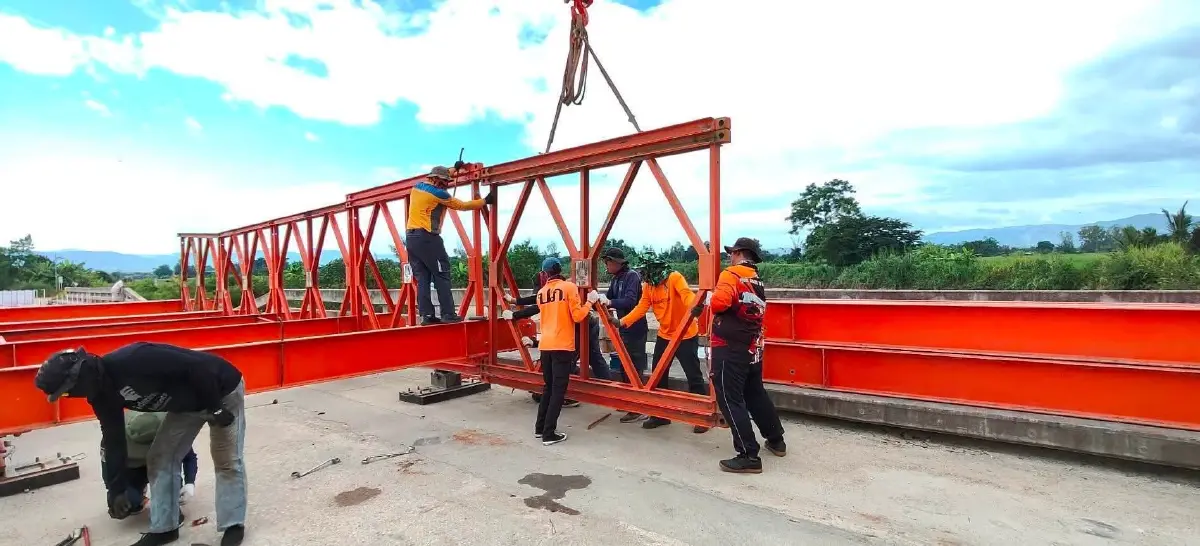 ปภ. เร่งติดตั้ง สะพานเบลีย์ เชื่อมบ้านป่าแดด-ทุ่งฟ้าผ่า เชียงราย เปิดสัญจร 19 ส.ค.นี้