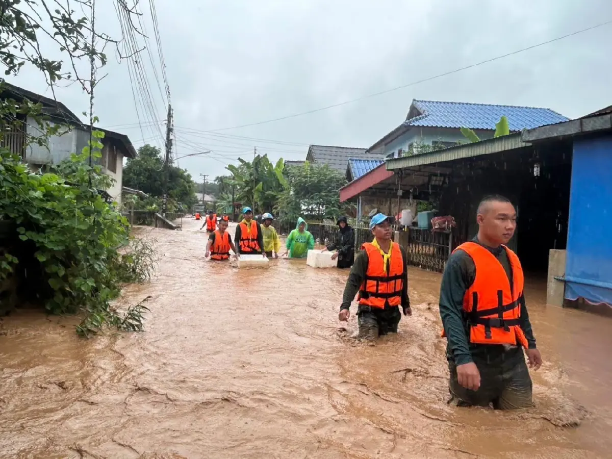 อัปเดต น้ำท่วมน่าน ศบภ.มทบ.38 ระดมกำลังพลเร่งช่วยผู้ประสบอุทกภัย อ.ปัว จ.น่าน