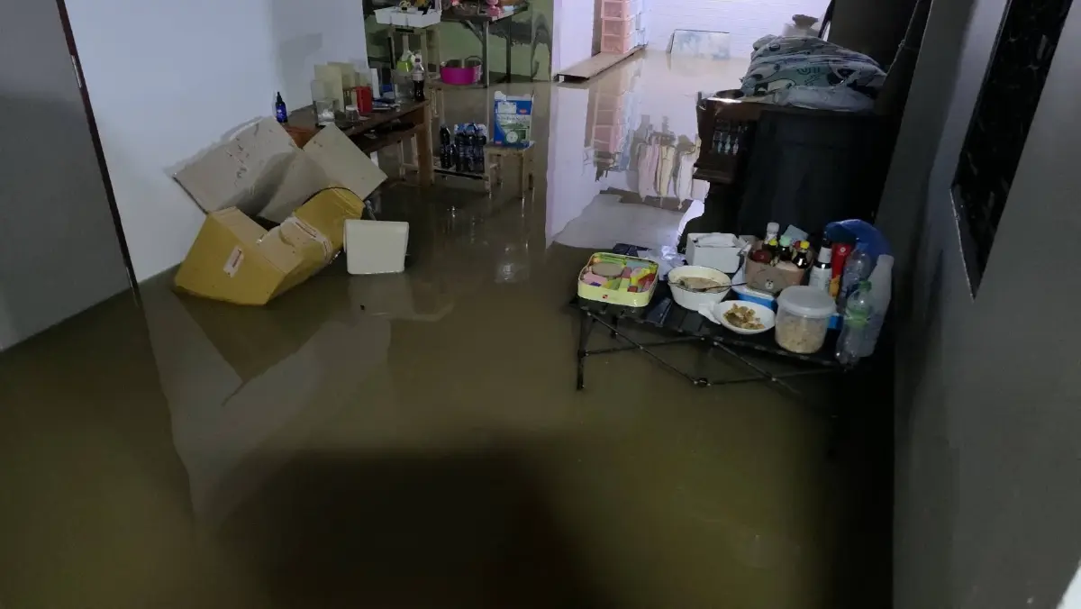 น้ำท่วมอำเภอพร้าว เชียงใหม่ เร่งสูบน้ำ ขนของ ตรวจพบกลุ่มฝนจ่อซ้ำ