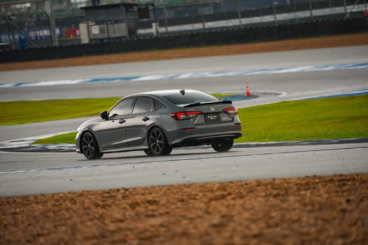 ฮอนด้า Civic e:HEV เติม S+ Shift เสริมอารมณ์สปอร์ต ลุย ช้าง เซอร์กิต