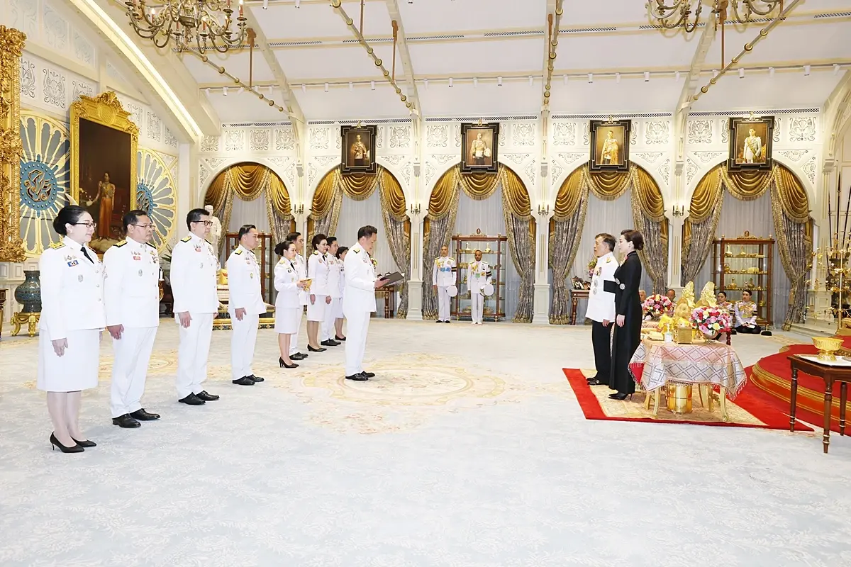 ในหลวง-พระราชินี พระราชทานพระบรมราชวโรกาสให้ นายกรัฐมนตรี และคณะเข้าเฝ้าฯ