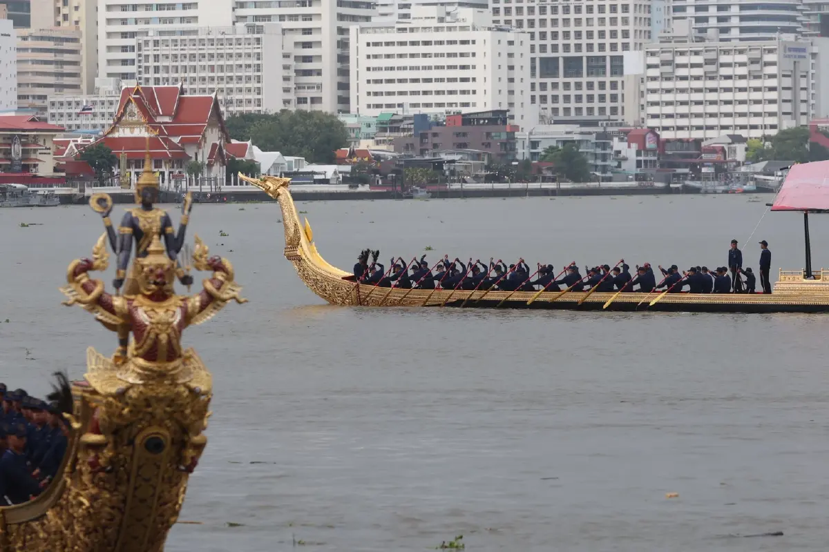 ประมวลภาพ ซ้อมย่อยวันแรก'ขบวนพยุหยาตราทางชลมารค' กำลังฝีพาย 2,200 นาย เรือ 52 ลำ