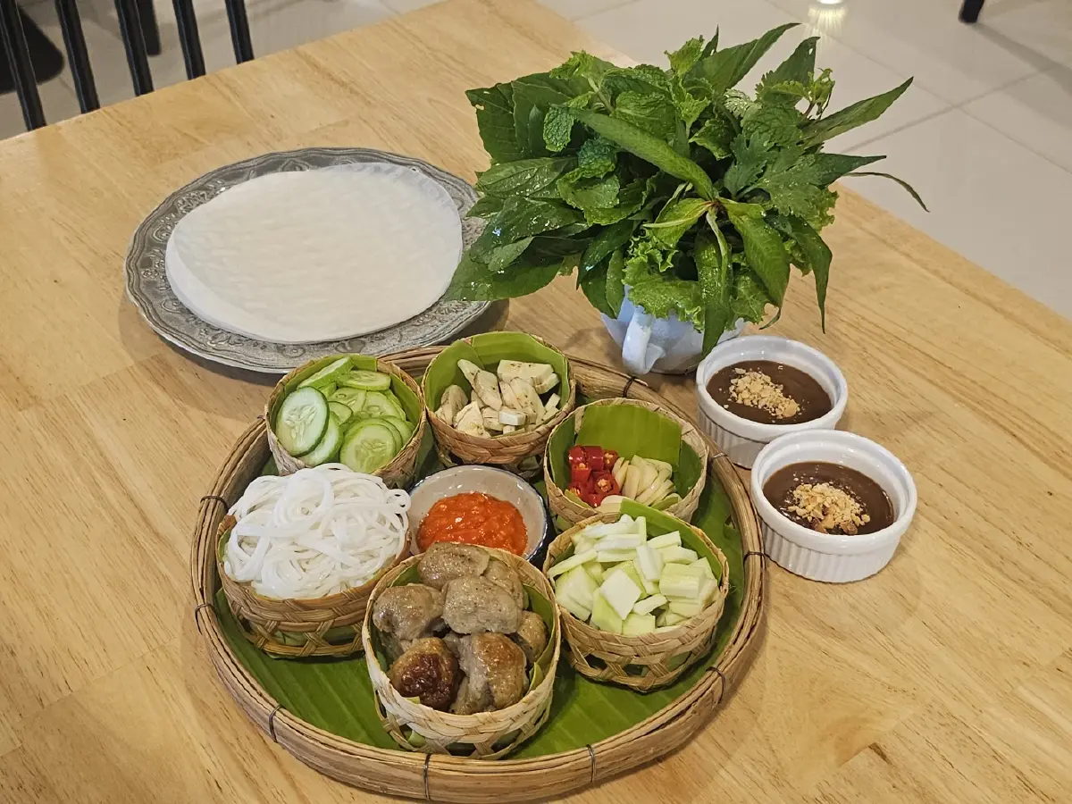 ‘อาหารเวียดนามแท้’ ร้านลับในลานจอดรถ ‘Vietnamese and more’