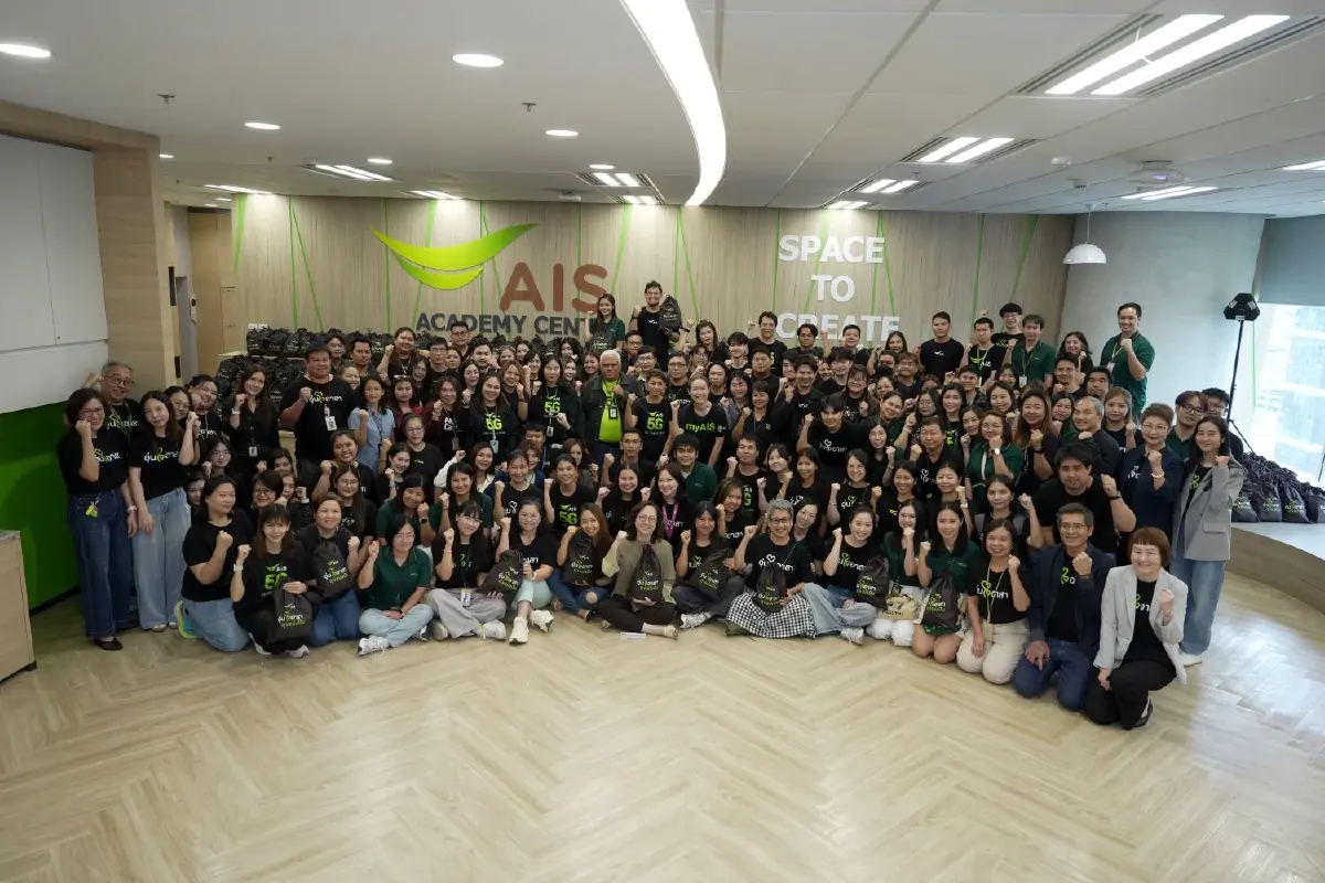 AIS ระดมพนักงาน 'อุ่นใจอาสา' แพ็กถุงยังชีพช่วยผู้ประสบภัยน่าน