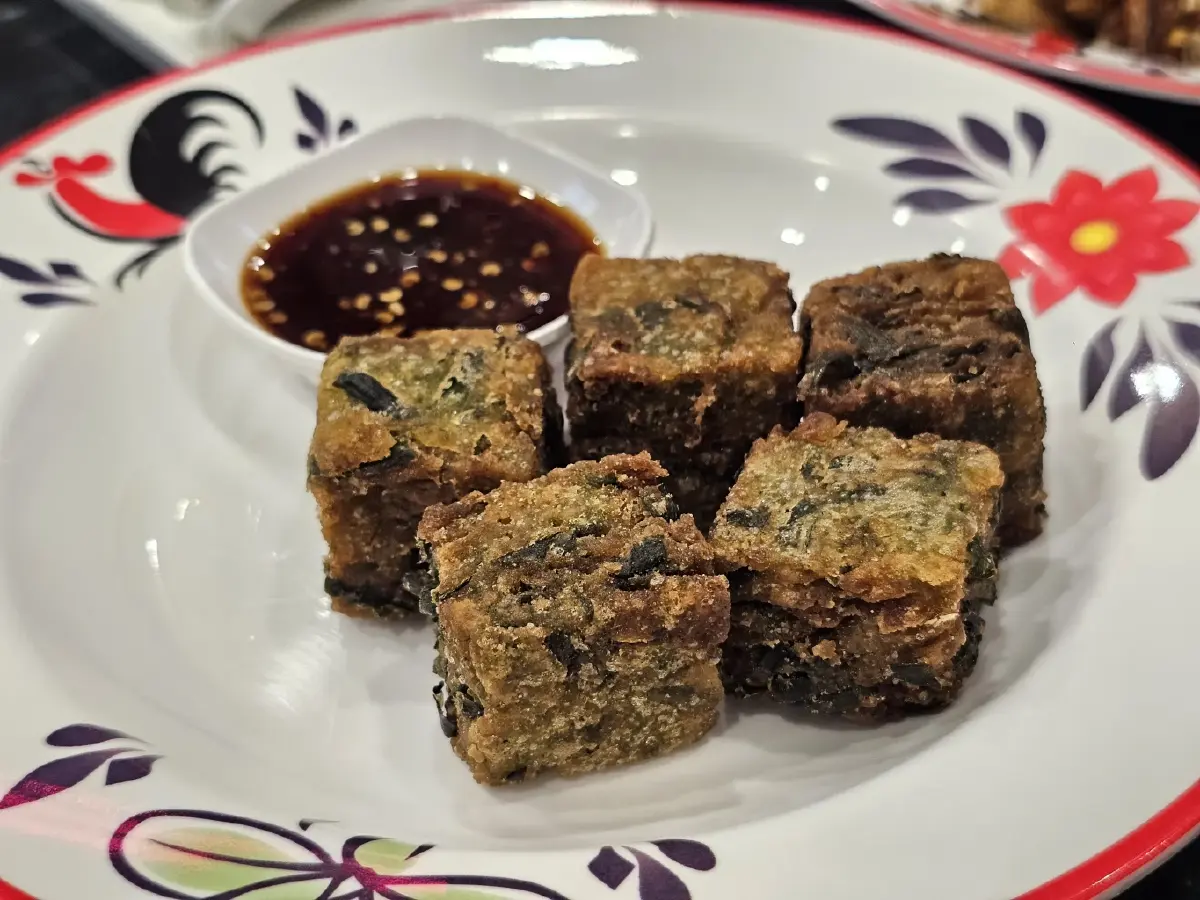 ‘ผัดไทยมันกุ้ง’  ที่ ‘ร้านผัดไทย วันชาติ’  ตลาดบองมาร์เช่  นุ่มอร่อย