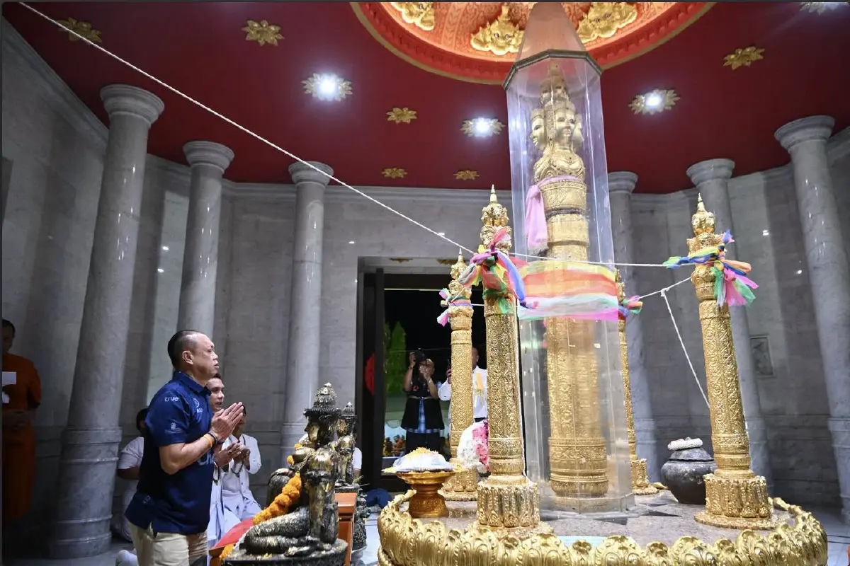 2 ทศวรรษ ‘บิ๊กเน’ สู่ ‘ลุงเนวิน’  ศาสดาผู้กุมชะตา ‘น้ำเงิน’