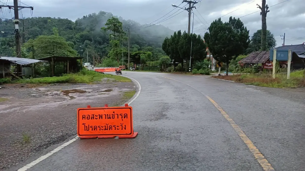 น้ำป่าถล่มแม่ฮ่องสอน สะพานห้วยแม่สุยะ 2 ขาด ปิด ทล.1095 รถผ่านไม่ได้